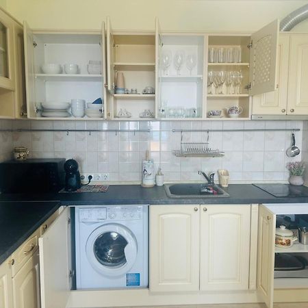 Kiwi Gardens Apartment Бяла Екстериор снимка