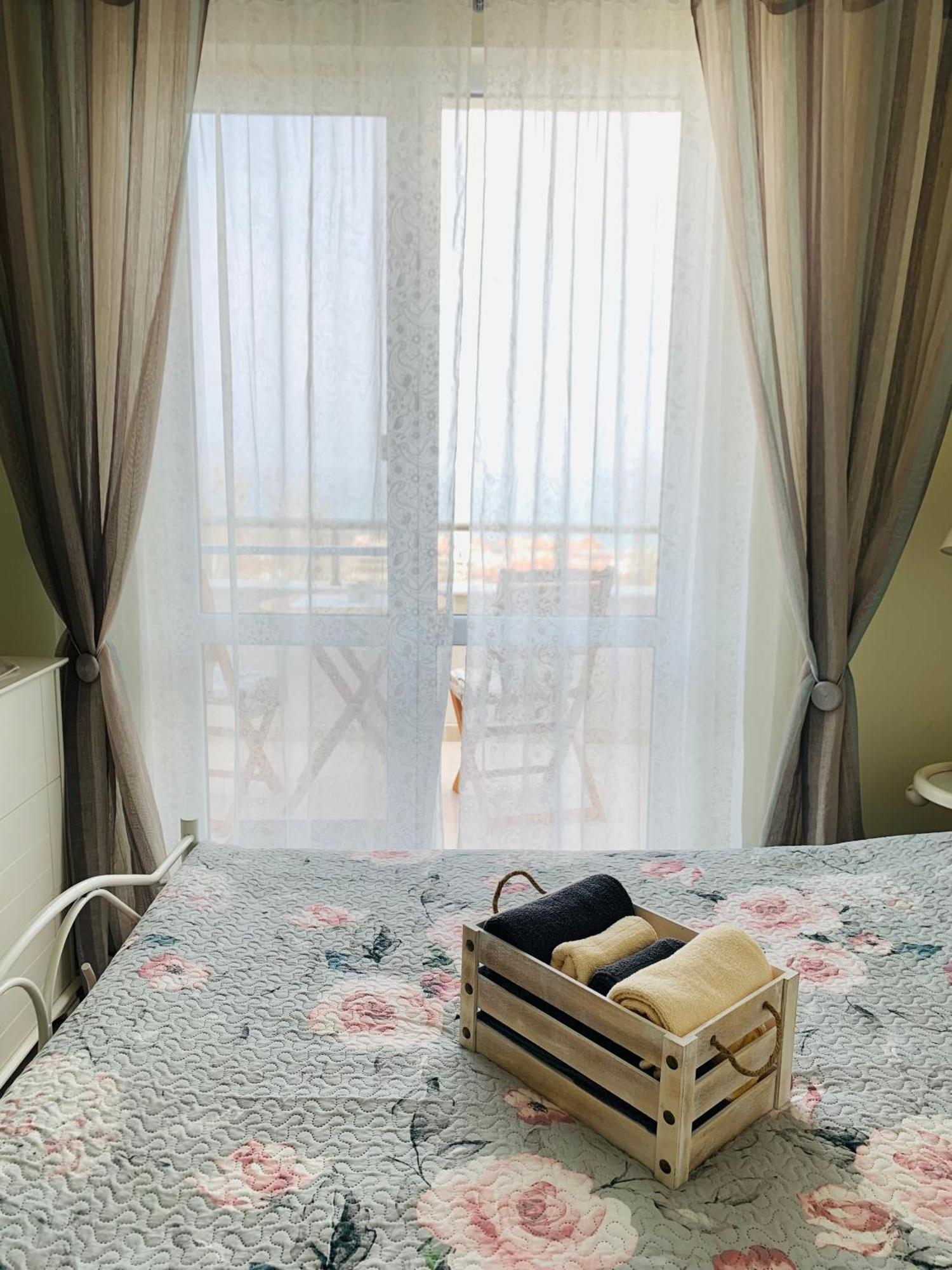 Kiwi Gardens Apartment Бяла Екстериор снимка