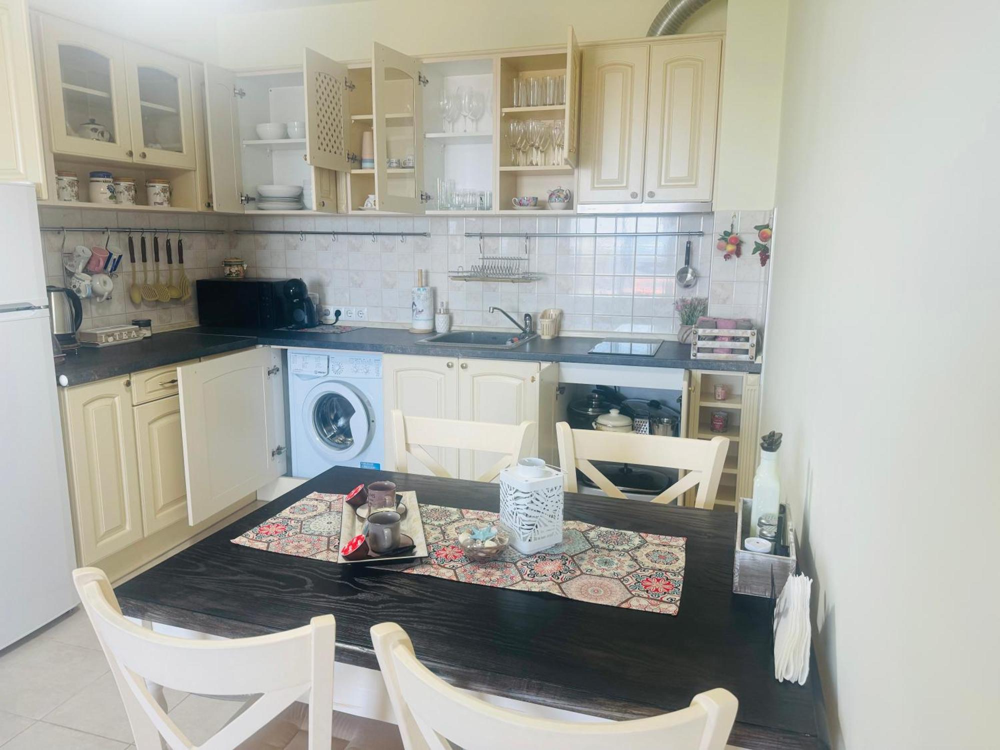 Kiwi Gardens Apartment Бяла Екстериор снимка