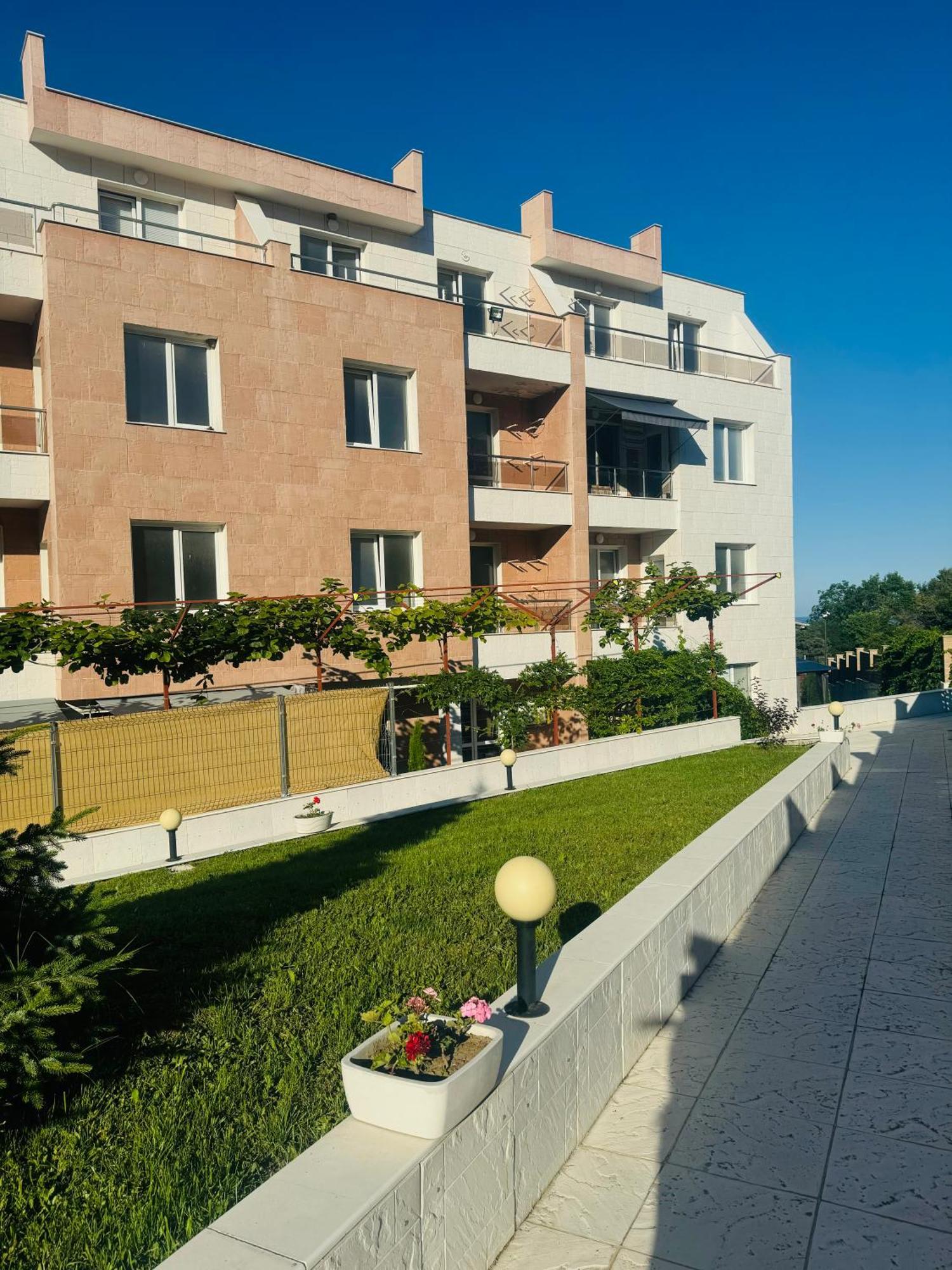 Kiwi Gardens Apartment Бяла Екстериор снимка