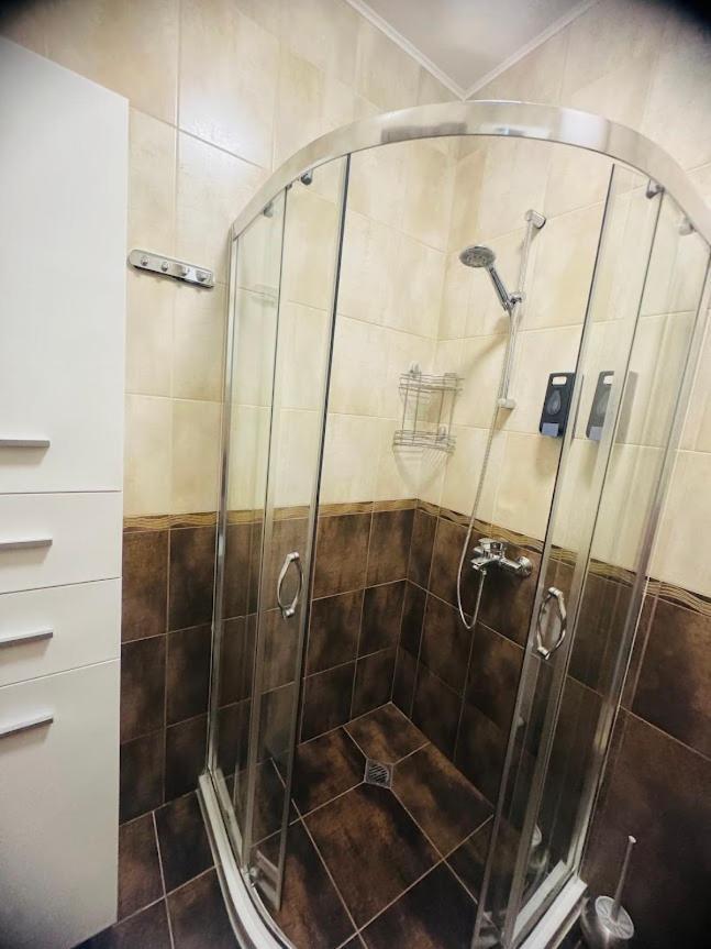 Kiwi Gardens Apartment Бяла Екстериор снимка