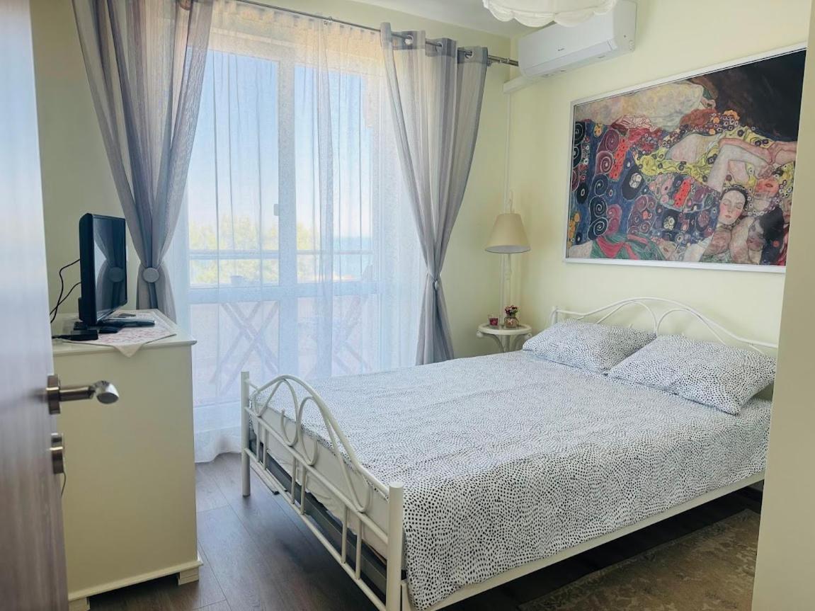 Kiwi Gardens Apartment Бяла Екстериор снимка